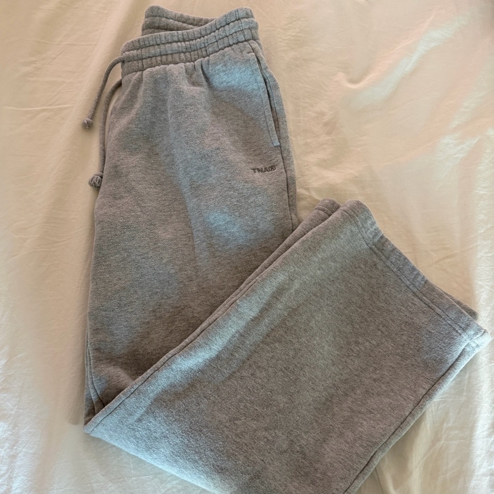 Aritzia Sweatpants